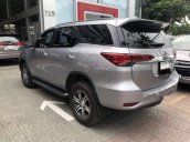 Cần bán Toyota Fortuner 2.7V năm sản xuất 2017, màu bạc, nhập khẩu nguyên chiếc 