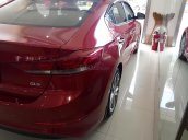 Cần bán Hyundai Elantra 2.0 AT năm sản xuất 2017, màu đỏ như mới giá cạnh tranh