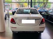 Cần bán Mercedes E200 sản xuất 2019, màu trắng, xe mới 100%