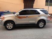 Chính chủ cần bán xe Fortuner 2009 màu bạc, đi 121.000 km