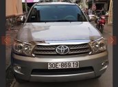 Chính chủ cần bán xe Fortuner 2009 màu bạc, đi 121.000 km