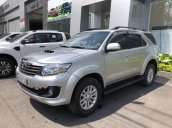 Bán Toyota Fortuner đời 2013, màu bạc xe gia đình