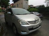 Cần bán Toyota Innova năm 2010, màu bạc 