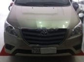 Bán ô tô Toyota Innova đời 2015, màu bạc xe gia đình