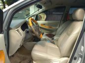 Cần bán Toyota Innova năm 2010, màu bạc 