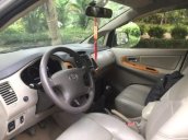 Bán gấp Toyota Innova 2.0G 2011, màu bạc, xe gia đình 