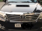 Bán Toyota Fortuner MT năm 2016, màu đen, chính chủ, 920tr