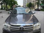 Bán Toyota Fortuner G đời 2010, màu xám xe gia đình