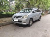 Bán gấp Toyota Innova 2.0G 2011, màu bạc, xe gia đình 