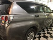 Cần bán xe Toyota Innova đời 2017, màu xám