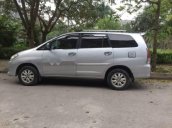 Bán gấp Toyota Innova 2.0G 2011, màu bạc, xe gia đình 