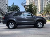 Bán Toyota Fortuner G đời 2010, màu xám xe gia đình