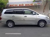 Cần bán Toyota Innova 2.0E 2014, màu bạc, chính chủ, 530tr