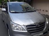 Cần bán Toyota Innova 2.0E 2014, màu bạc, chính chủ, 530tr