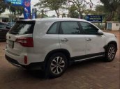 Cần bán gấp Kia Sorento đời 2017, màu trắng xe gia đình