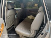 Cần bán Toyota Innova G 2011, màu bạc