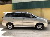 Bán lại xe Toyota Innova 2.0E năm 2014, màu bạc số sàn