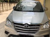 Bán lại xe Toyota Innova 2.0E năm 2014, màu bạc số sàn