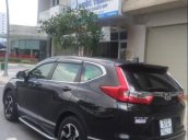 Cần bán gấp Honda CR V đời 2018, màu đen, đăng ký T11/2018, mới như xe hãng không 1 vết trầy xước nhỏ