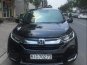 Cần bán gấp Honda CR V đời 2018, màu đen, đăng ký T11/2018, mới như xe hãng không 1 vết trầy xước nhỏ