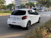 Cần bán xe Peugeot 208 đời 2015, màu trắng, xe nhập, 700 triệu