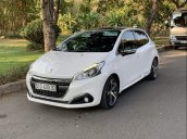 Cần bán xe Peugeot 208 đời 2015, màu trắng, xe nhập, 700 triệu