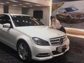 Cần bán lại xe Mercedes C200 2012, màu trắng