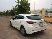 Cần bán gấp xe cũ Mazda 3 đời 2017, màu trắng