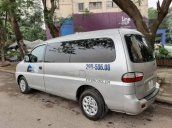 Cần bán gấp Hyundai Grand Starex năm sản xuất 2006, màu bạc, xe đẹp không đâm đụng