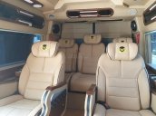 Ford Transit Limousine phiên bản VIP 10 chỗ, màu đen, sản xuất 2018. Xe đăng ký tháng 10/2018