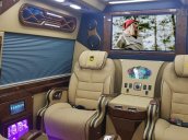 Ford Transit Limousine phiên bản VIP 10 chỗ, màu đen, sản xuất 2018. Xe đăng ký tháng 10/2018