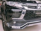 Bán xe Mitsubishi Pajero đời 2019, màu đen 