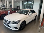 Bán ô tô Mercedes C-Class Facelift 2019, màu trắng, giá tốt, có sẵn giao ngay