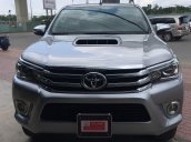 Bán gấp Toyota Hilux 3.0G 4x4 AT đời 2016, màu bạc, xe nhập