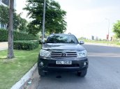 Bán gấp Fortuner 2010 V, màu xám, giá thợ