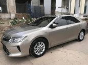 Cần bán Toyota Camry 2.0E sản xuất năm 2016, hình thức đẹp