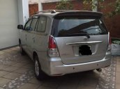 Cần bán lại xe Toyota Innova sản xuất 2010, màu bạc 