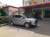 Cần bán lại xe Toyota Innova sản xuất năm 2017, màu bạc, đăng kí lần đầu 12/2017