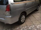 Cần bán lại xe Toyota Innova sản xuất 2010, màu bạc 