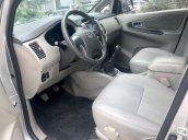 Bán ô tô Toyota Innova 2.0 E 2014, màu bạc, số sàn, biển Hà Nội