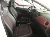 Bán Hyundai Grand i10 1.2AT sedan, màu trắng, số tự động, sản xuất 2018, đi 8000km