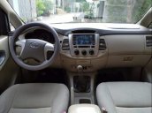 Bán xe Toyota Innova E đời 2014, màu bạc, giá tốt