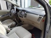 Bán xe Toyota Innova E đời 2014, màu bạc, giá tốt