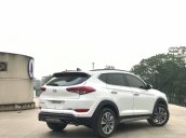 Cần bán Hyundai Tucson 2.0 ĐB sản xuất 2017, màu trắng