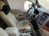 Cần bán lại xe Toyota Innova G đời 2014, màu bạc