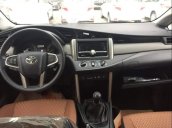 Cần bán Toyota Innova E sản xuất năm 2019, màu trắng