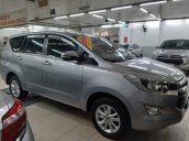 Cần bán Toyota Innova đời 2017, màu bạc, nhập khẩu số sàn