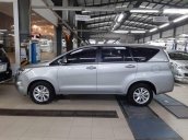 Cần bán Toyota Innova đời 2017, màu bạc, nhập khẩu số sàn