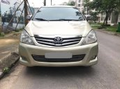 Gia đình cần bán xe Innova 2.0V 2011, số tự động, màu ghi 8 chỗ cực mới