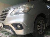 Cần bán gấp Toyota Innova đời 2015, màu bạc, giá tốt